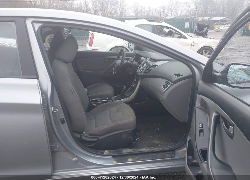 2016 HYUNDAI ELANTRA VIN: 5NPDH4AE2GH780706