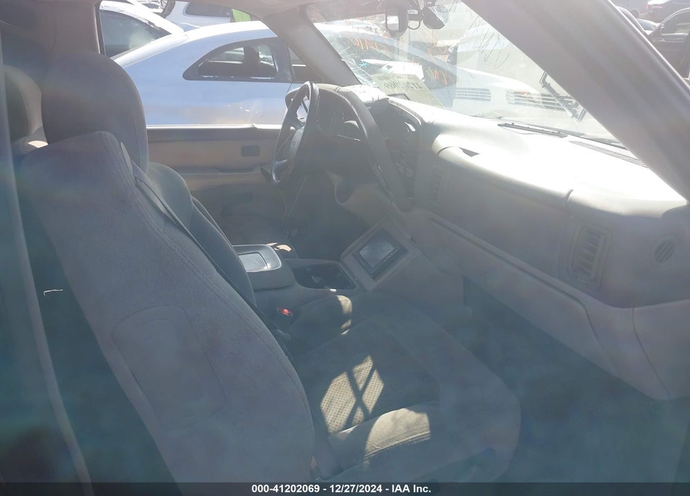 2002 CHEVROLET TAHOE LS VIN: 1GNEC13Z92R151910