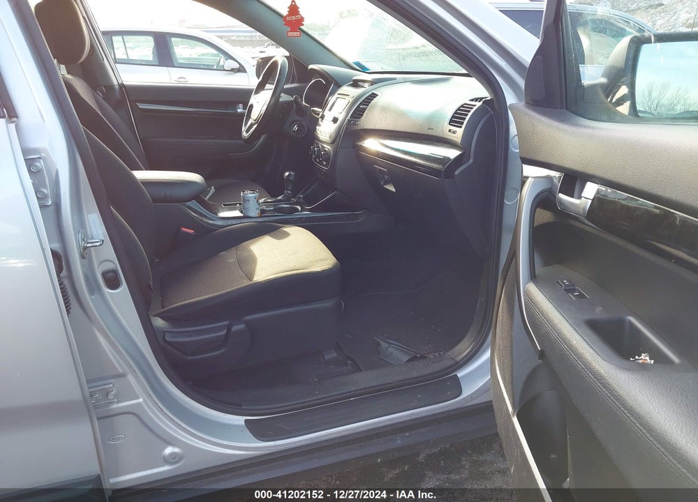 2014 KIA SORENTO LX V6 VIN: 5XYKTDA71EG497743