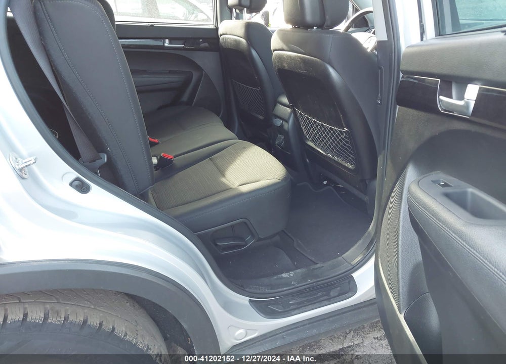 2014 KIA SORENTO LX V6 VIN: 5XYKTDA71EG497743