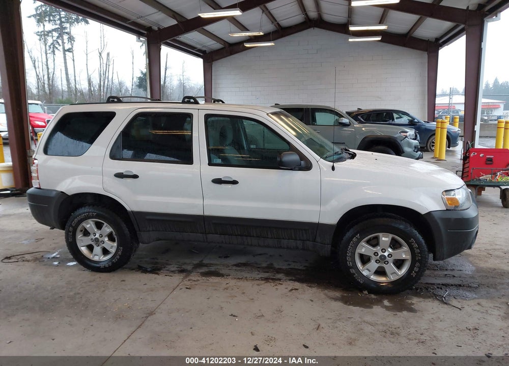 2005 FORD ESCAPE XLT VIN: 1FMYU93185KD98677