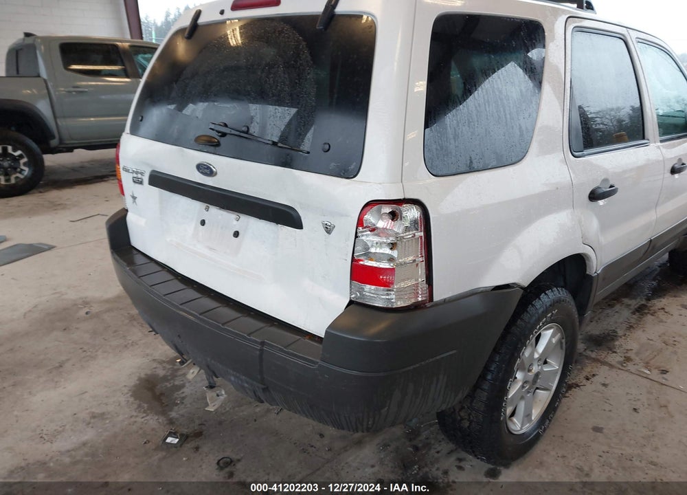 2005 FORD ESCAPE XLT VIN: 1FMYU93185KD98677