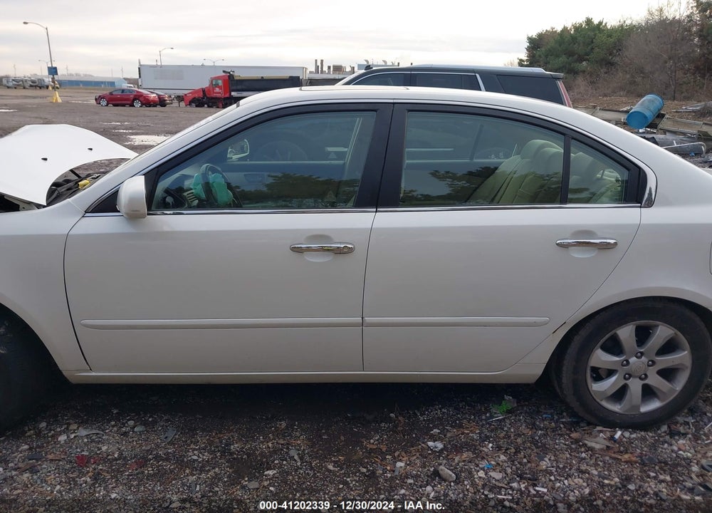 2007 KIA OPTIMA VIN: KNAGE123775158245