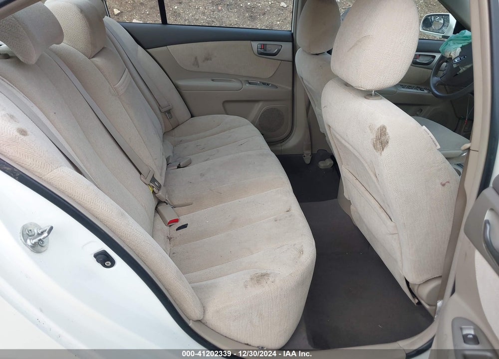 2007 KIA OPTIMA VIN: KNAGE123775158245