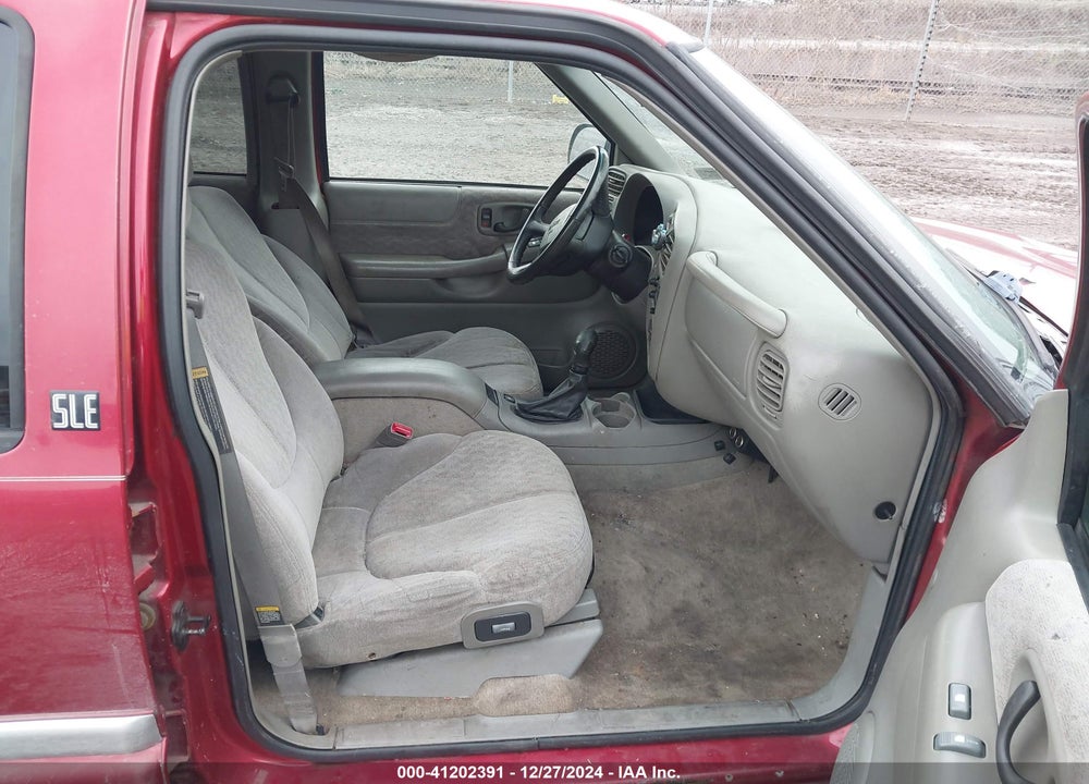 2000 GMC JIMMY SLE VIN: 1GKDT13W8Y2138579