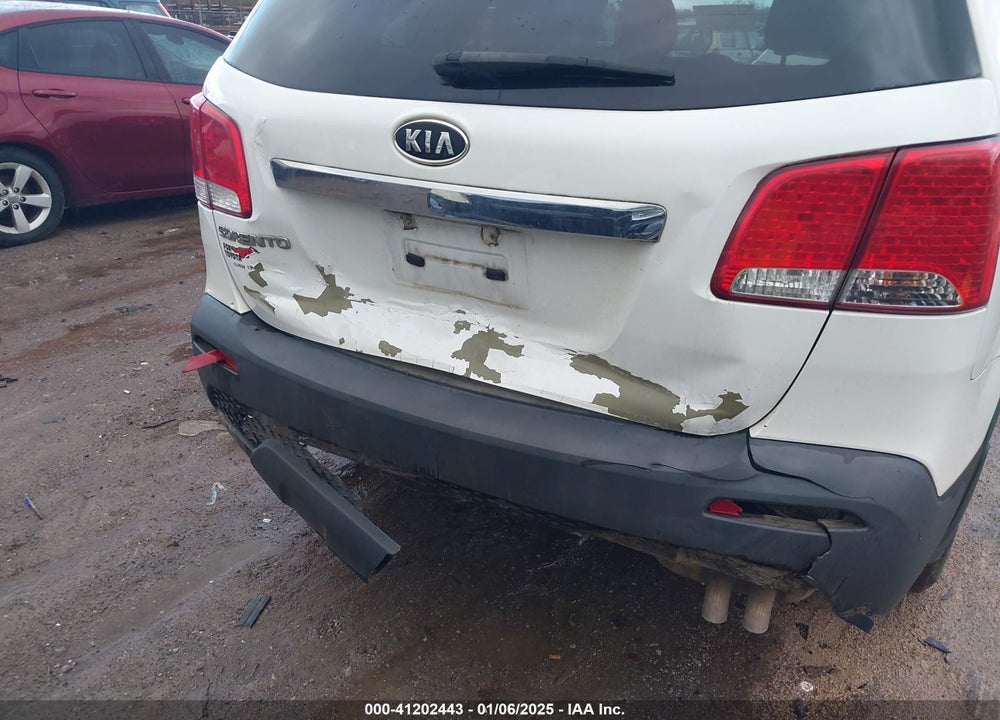 2011 KIA SORENTO LX VIN: 5XYKT3A14BG051197