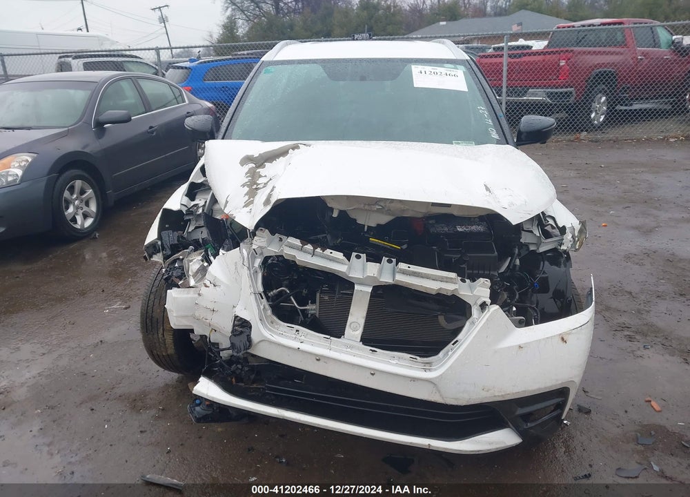 2018 NISSAN KICKS SR VIN: 3N1CP5CU1JL536192