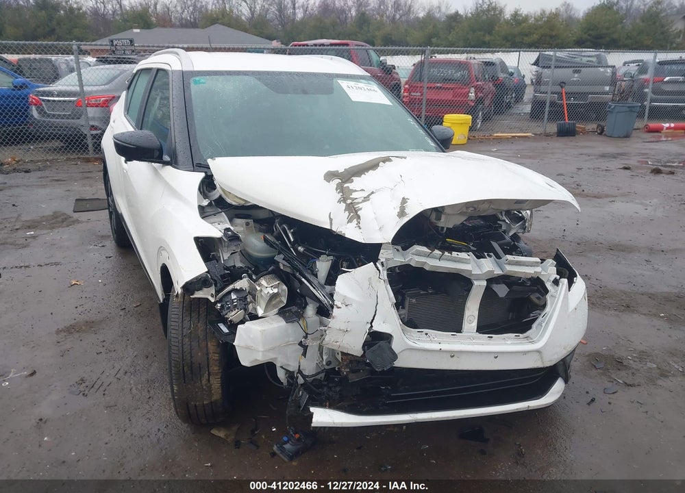 2018 NISSAN KICKS SR VIN: 3N1CP5CU1JL536192