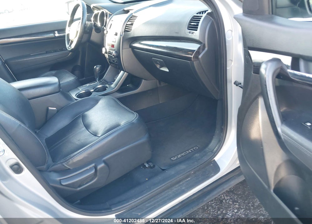 2011 KIA SORENTO EX VIN: 5XYKU4A10BG032228
