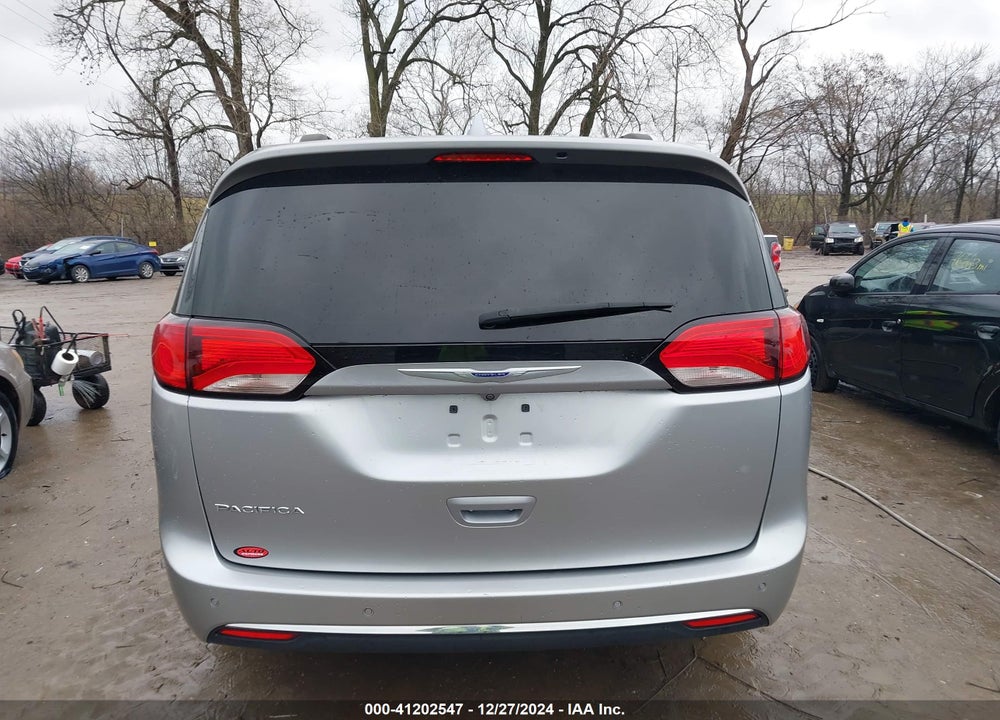 2019 CHRYSLER PACIFICA TOURING L VIN: 2C4RC1BGXKR603528