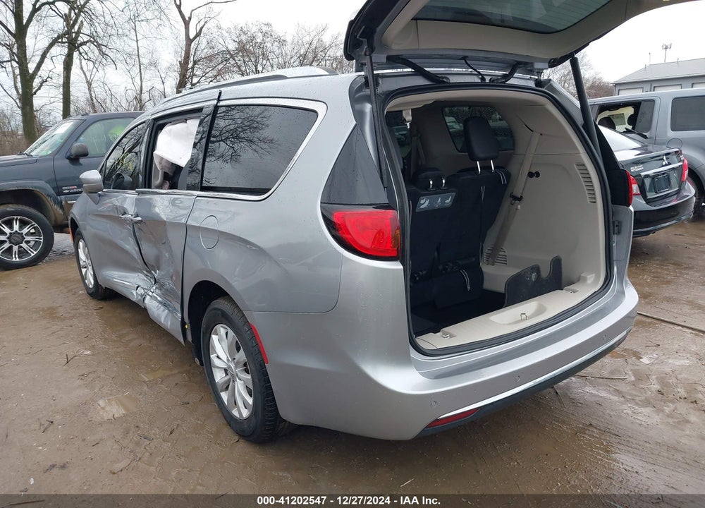 2019 CHRYSLER PACIFICA TOURING L VIN: 2C4RC1BGXKR603528