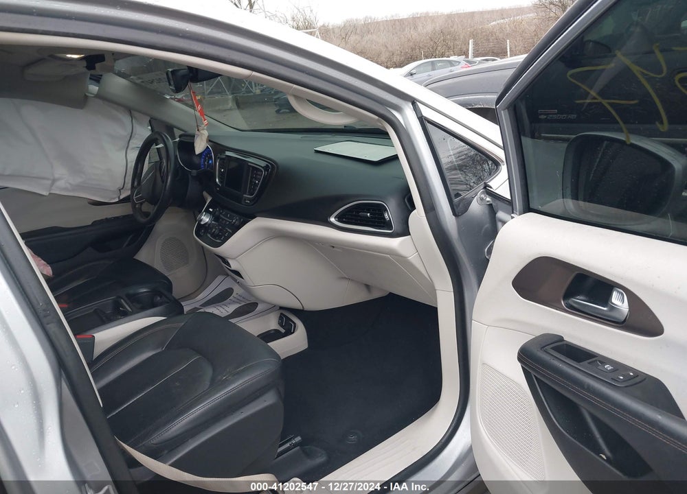 2019 CHRYSLER PACIFICA TOURING L VIN: 2C4RC1BGXKR603528