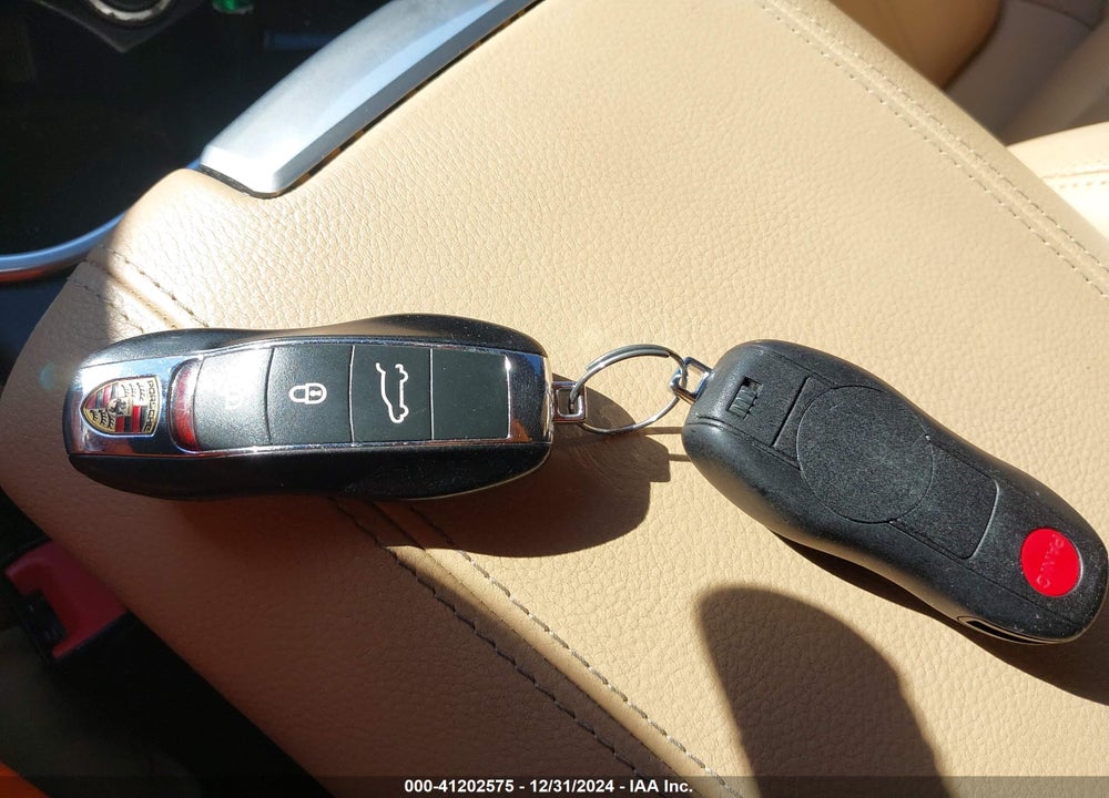 2016 PORSCHE CAYENNE VIN: WP1AA2A23GLA03561