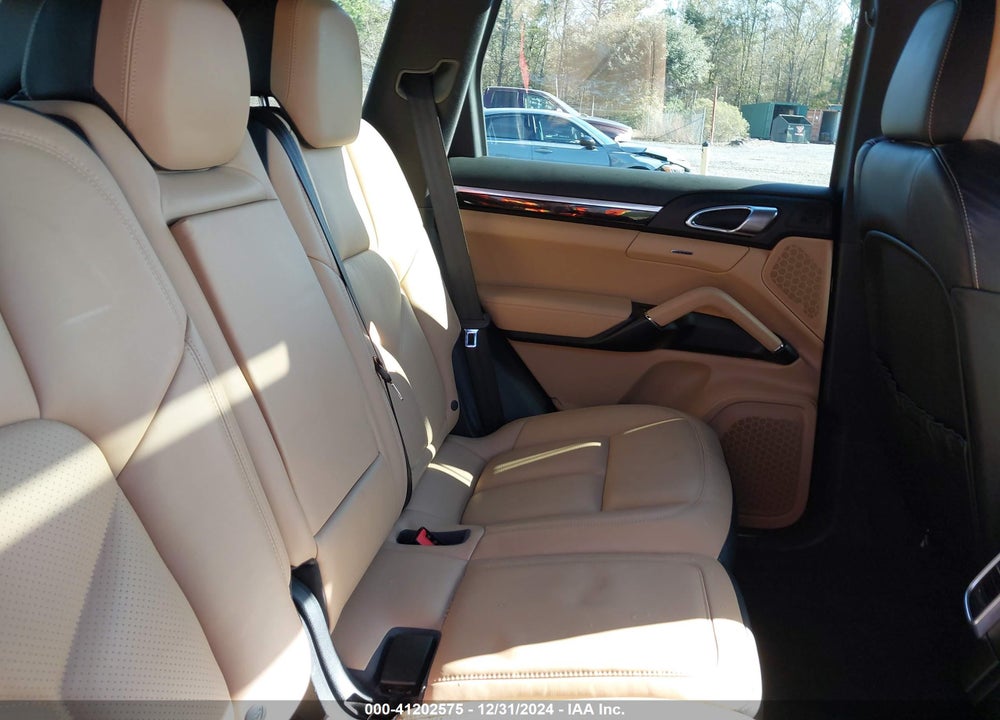 2016 PORSCHE CAYENNE VIN: WP1AA2A23GLA03561