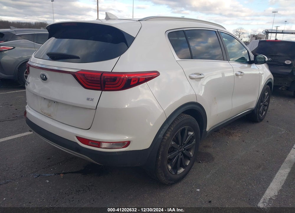 2018 KIA SPORTAGE EX VIN: KNDPNCAC2J7441941