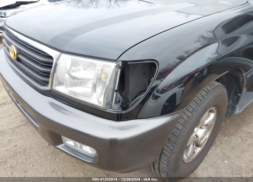 2002 TOYOTA LAND CRUISER VIN: JTEHT05JX22018200