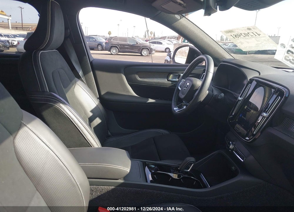 2021 VOLVO XC40 RECHARGE PURE ELECTRIC P8 VIN: YV4ED3UR7M2580522