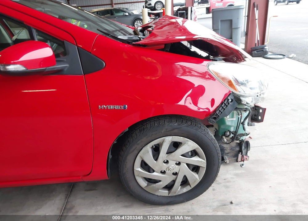 2015 TOYOTA PRIUS C VIN: JTDKDTB33F1581101