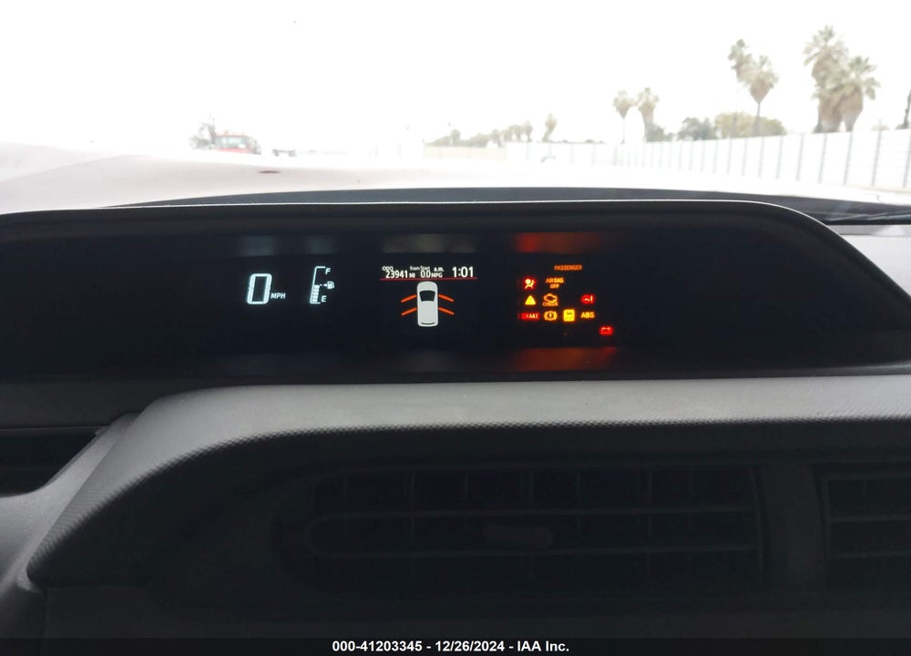2015 TOYOTA PRIUS C VIN: JTDKDTB33F1581101