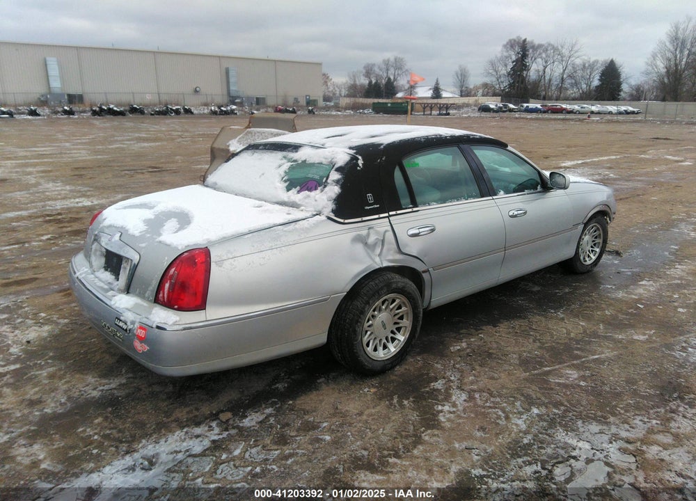 1998 LINCOLN TOWN CAR SIGNATURE VIN: 1LNFM82WXWY699044