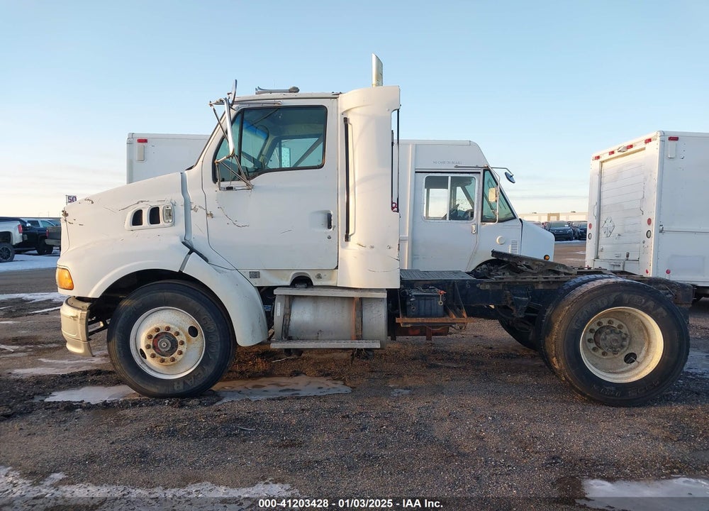 1999 STERLING TRUCK A 9513 VIN: 2FWWJCXA6XAA31844