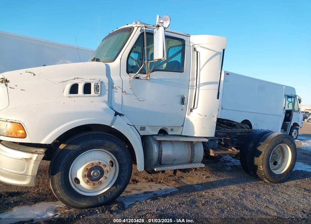1999 STERLING TRUCK A 9513 VIN: 2FWWJCXA6XAA31844