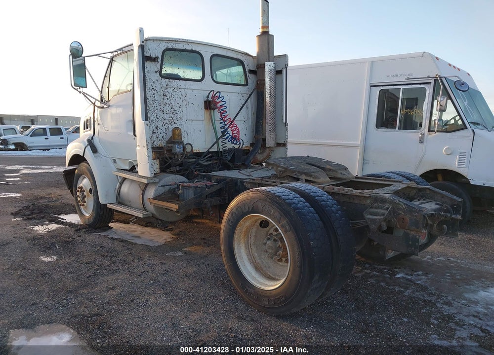 1999 STERLING TRUCK A 9513 VIN: 2FWWJCXA6XAA31844