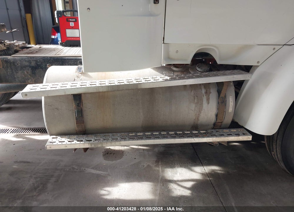 1999 STERLING TRUCK A 9513 VIN: 2FWWJCXA6XAA31844