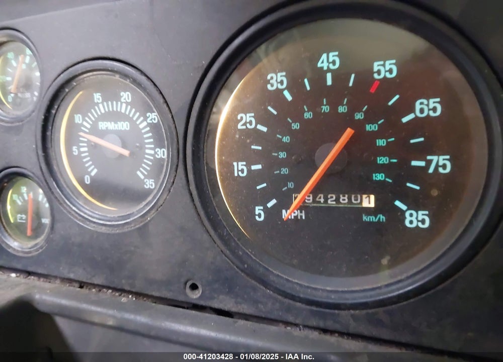 1999 STERLING TRUCK A 9513 VIN: 2FWWJCXA6XAA31844