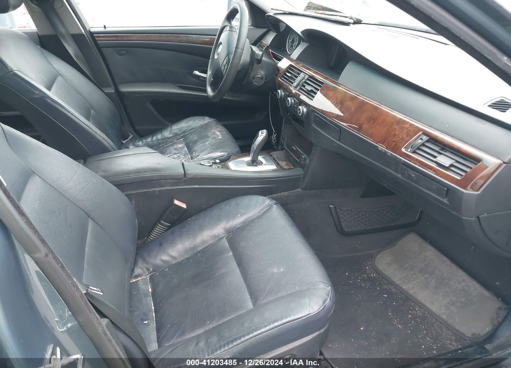 2009 BMW 528I VIN: WBANU53529C117411