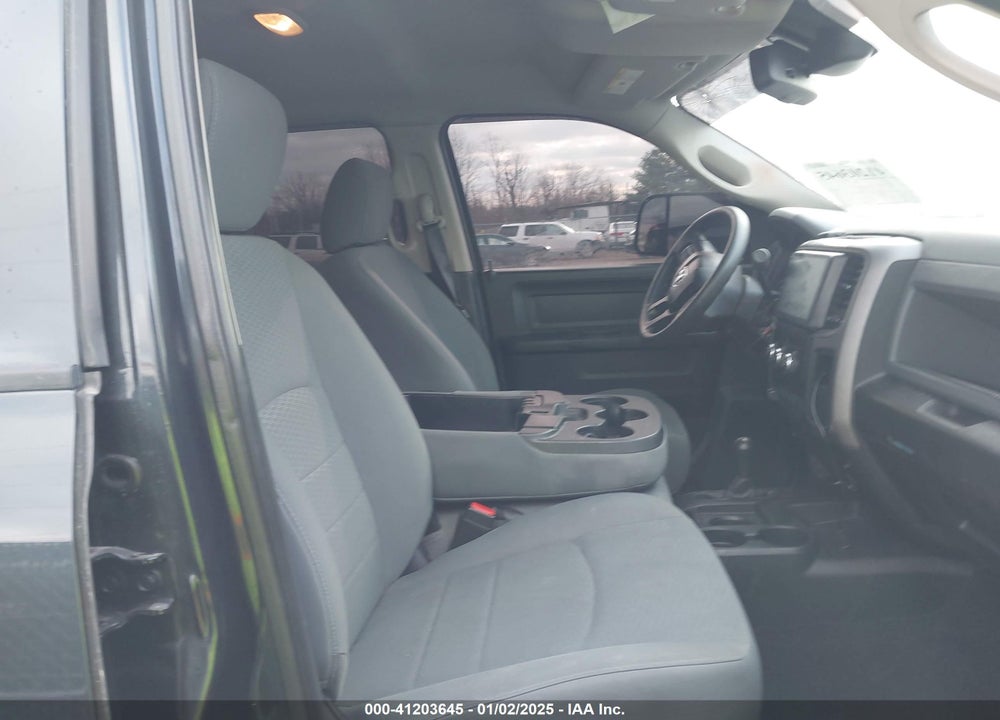 2018 RAM 2500 VIN: 3C6UR5CL3JG175227