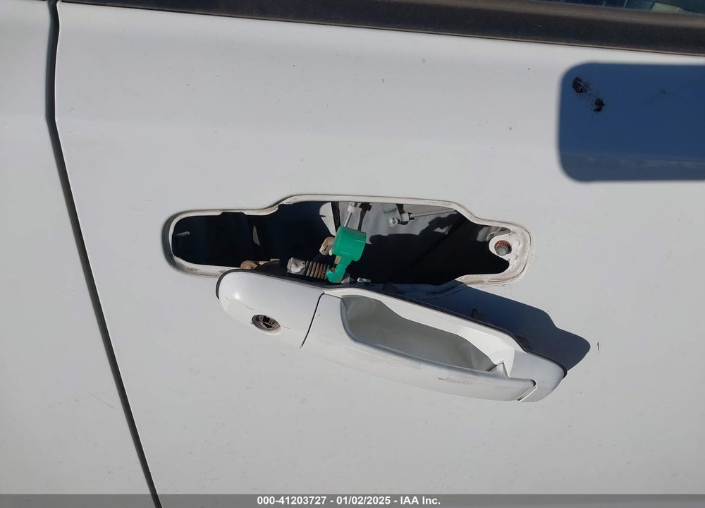 2008 KIA SORENTO LX VIN: KNDJC735585852984