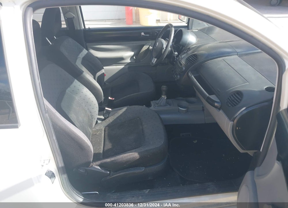 2001 VOLKSWAGEN NEW BEETLE GL VIN: 3VWBK21CX1M446112