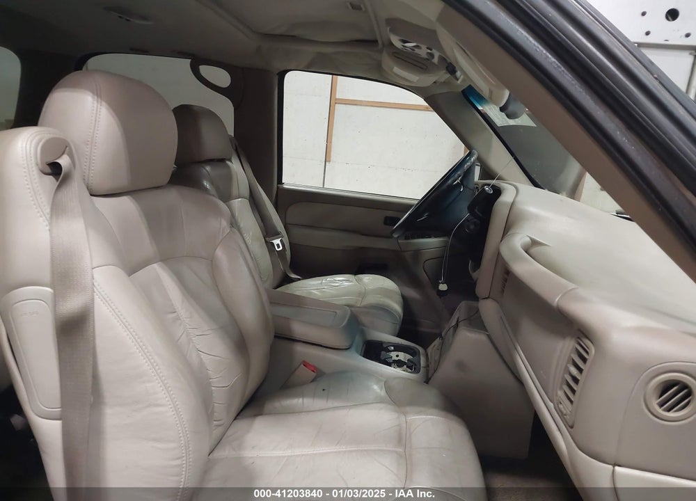 2002 CHEVROLET TAHOE LT VIN: 1GNEK13ZX2R143639
