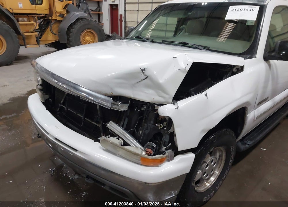 2002 CHEVROLET TAHOE LT VIN: 1GNEK13ZX2R143639