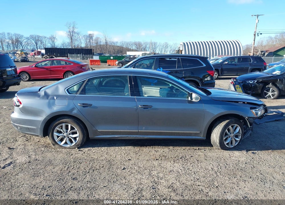 2017 VOLKSWAGEN PASSAT VIN: 1VWAT7A30HC020950