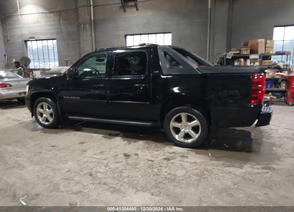 2011 CHEVROLET AVALANCHE 1500 LT1 VIN: 3GNTKFE30BG104877