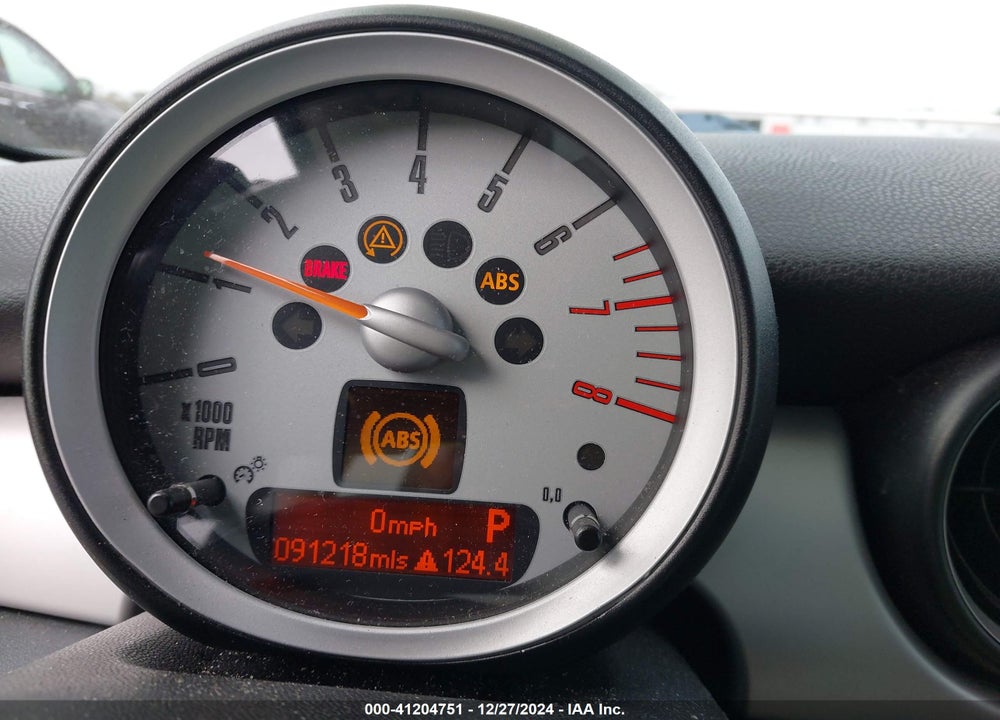 2009 MINI COOPER VIN: WMWMF33599TW73094