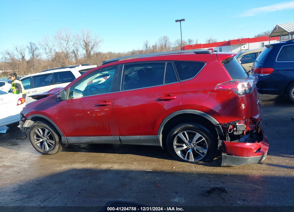 2018 TOYOTA RAV4 ADVENTURE/XLE VIN: 2T3RFREV2JW731055