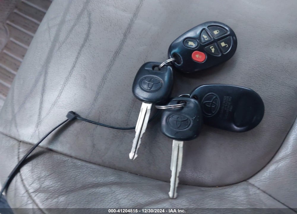 2004 TOYOTA SIENNA XLE VIN: 5TDZA22C74S182600