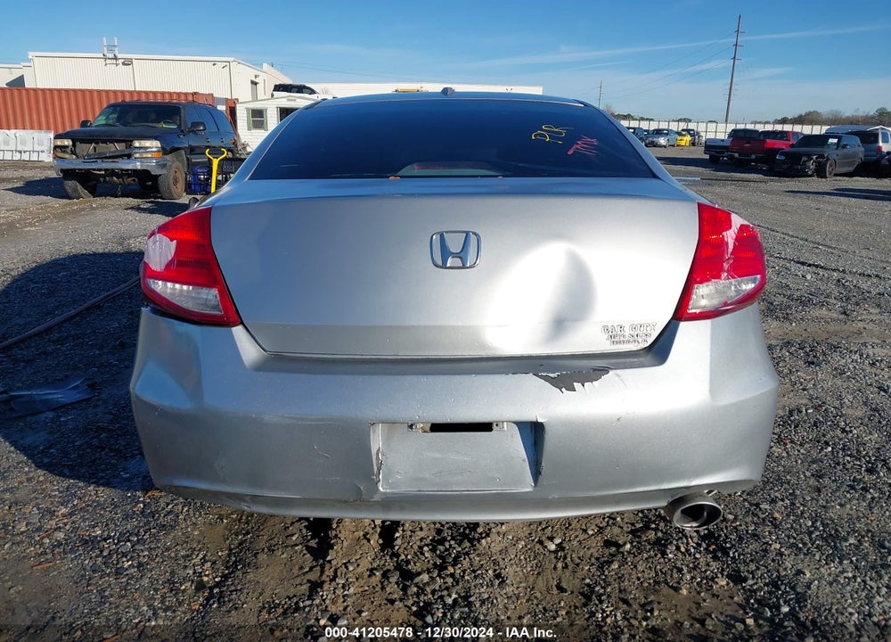 2011 HONDA ACCORD VIN: 1HGCS1B81BA006002