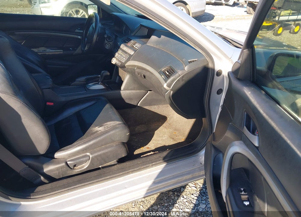 2011 HONDA ACCORD VIN: 1HGCS1B81BA006002