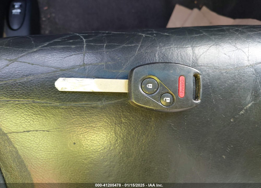 2011 HONDA ACCORD VIN: 1HGCS1B81BA006002
