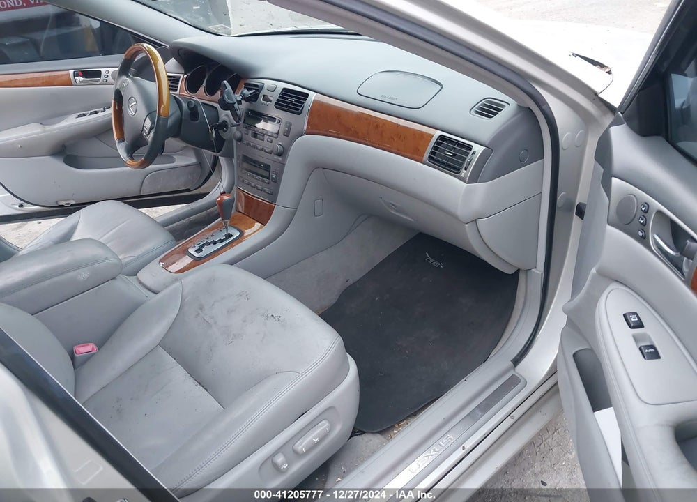 2005 LEXUS ES 330 VIN: JTHBA30G255081032