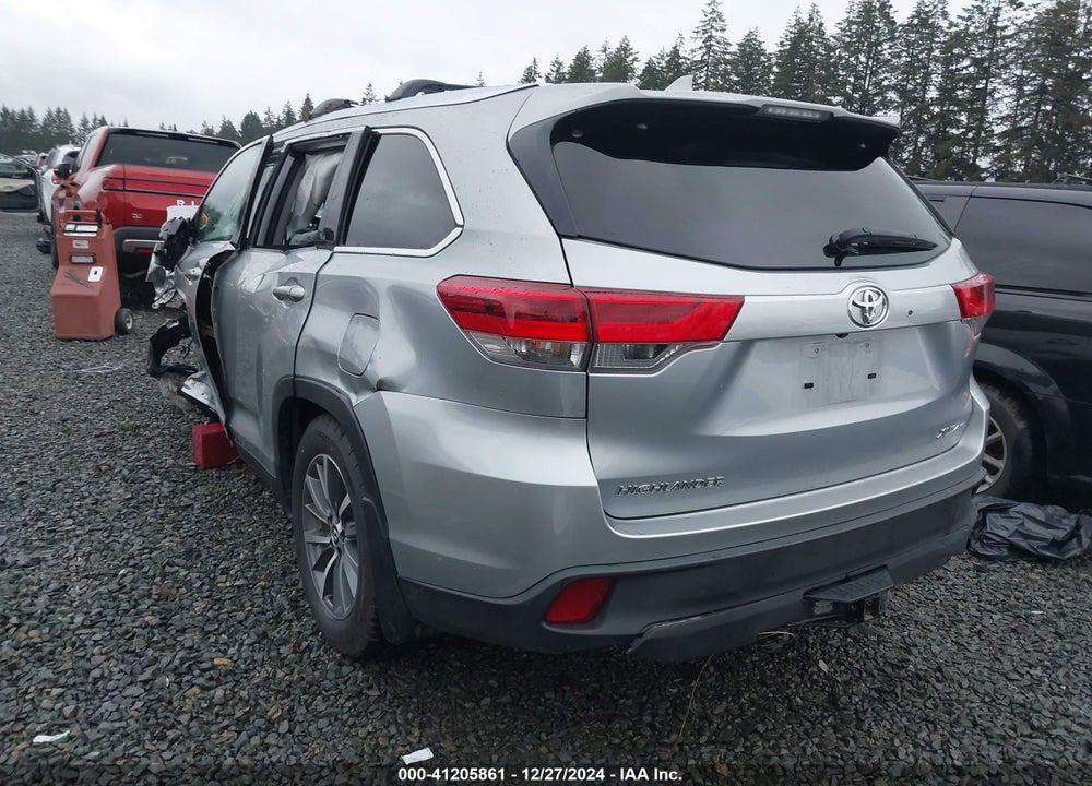 2019 TOYOTA HIGHLANDER XLE VIN: 5TDJZRFH3KS563801