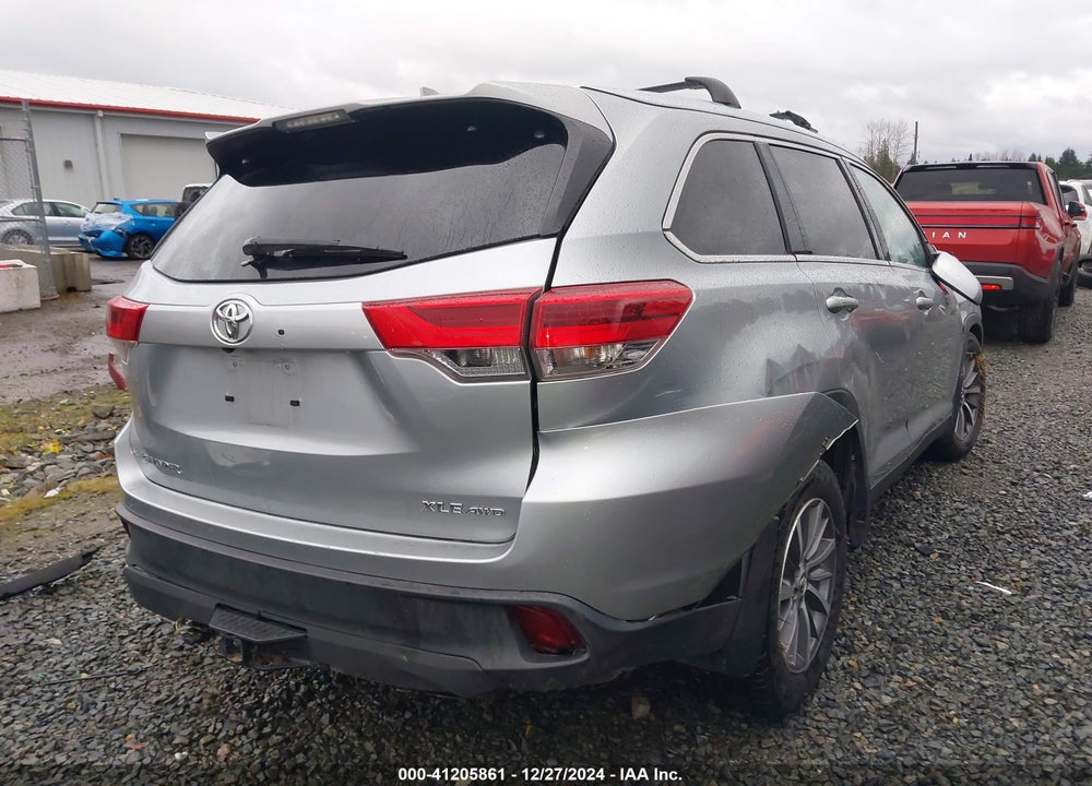 2019 TOYOTA HIGHLANDER XLE VIN: 5TDJZRFH3KS563801