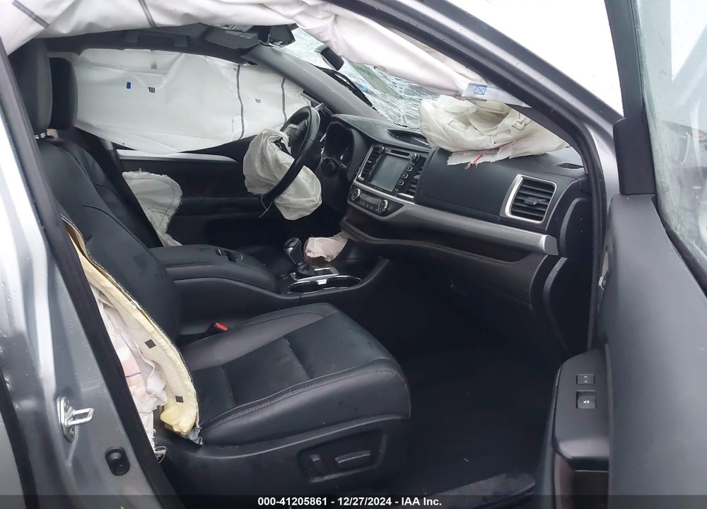 2019 TOYOTA HIGHLANDER XLE VIN: 5TDJZRFH3KS563801