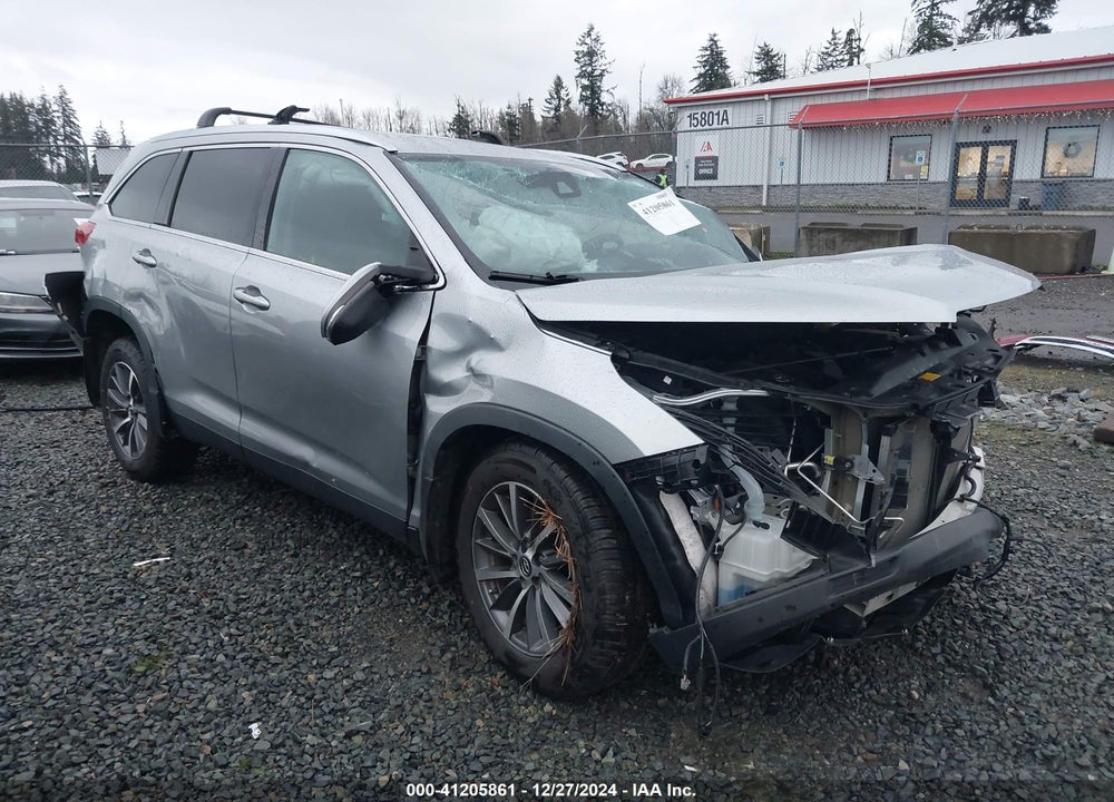 2019 TOYOTA HIGHLANDER XLE VIN: 5TDJZRFH3KS563801