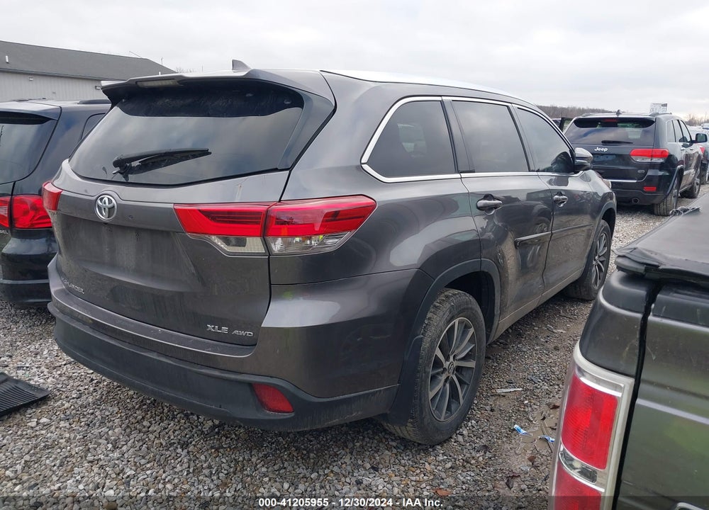 2017 TOYOTA HIGHLANDER VIN: 5TDJZRFH5HS440414