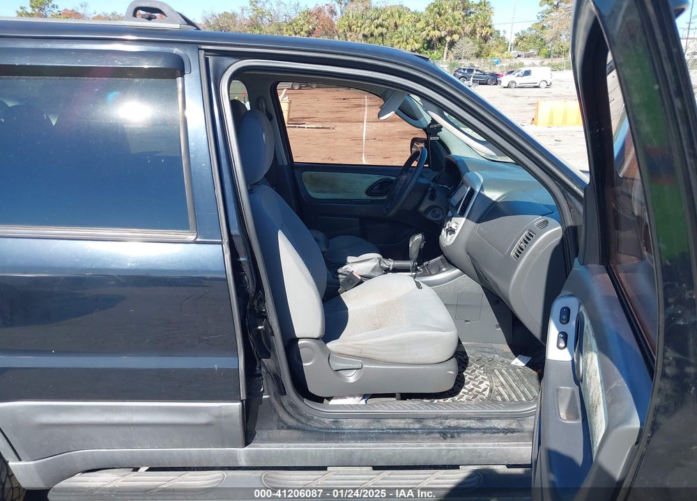 2005 FORD ESCAPE XLT VIN: 1FMYU03135KB50817